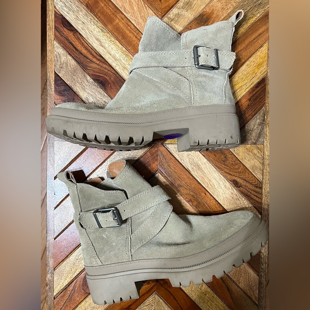 Lucky Brand Boots Tan Suede chunky sole